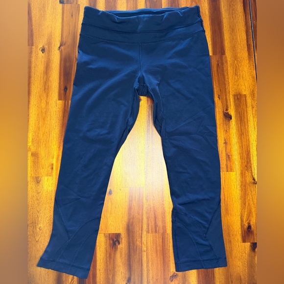 lululemon athletica Pants - Lululemon Black Capri Cropped Leggings Size 6
